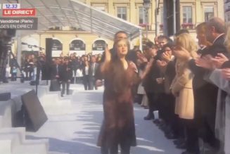 La Marseillaise chantée par une ancienne actrice porno pour célébrer le sacrifice de l’enfant à naître : tout un symbole républicain