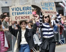 #LibérezYona : Une jeune femme de 19 ans en garde à vue pour une simple pancarte