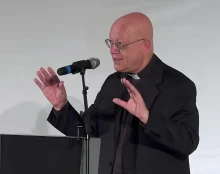 Suisse : un prêtre catholique jugé pour “crime de haine” à la suite d’un article critiquant le clergé homosexuel