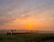 La presse se bouscule sur la route du pèlerinage de Chartres