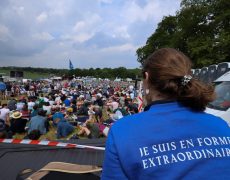 “La forme conditionnant le fonds, il existe une majesté, une gravité, une solennité du rite ancien qui donne l’impression à beaucoup de fidèles de participer à une messe qui est vraiment un Saint Sacrifice et non une simple assemblée communautaire”