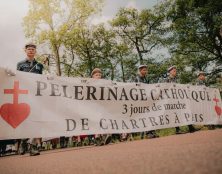 De Chartres à Paris, 8000 chercheurs de Dieu