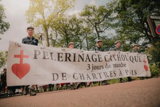 De Chartres à Paris, 8000 chercheurs de Dieu