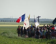 Pèlerinage de Chartres: “Aujourd’hui, c’est la même jeunesse, attirance vers la beauté liturgique, avec la volonté d’arriver en priant avec ses pieds”