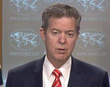 Sam Brownback, ancien « ambassadeur pour la liberté religieuse internationale », piégé sur la fabrication de l’« Eglise orthodoxe d’Ukraine »