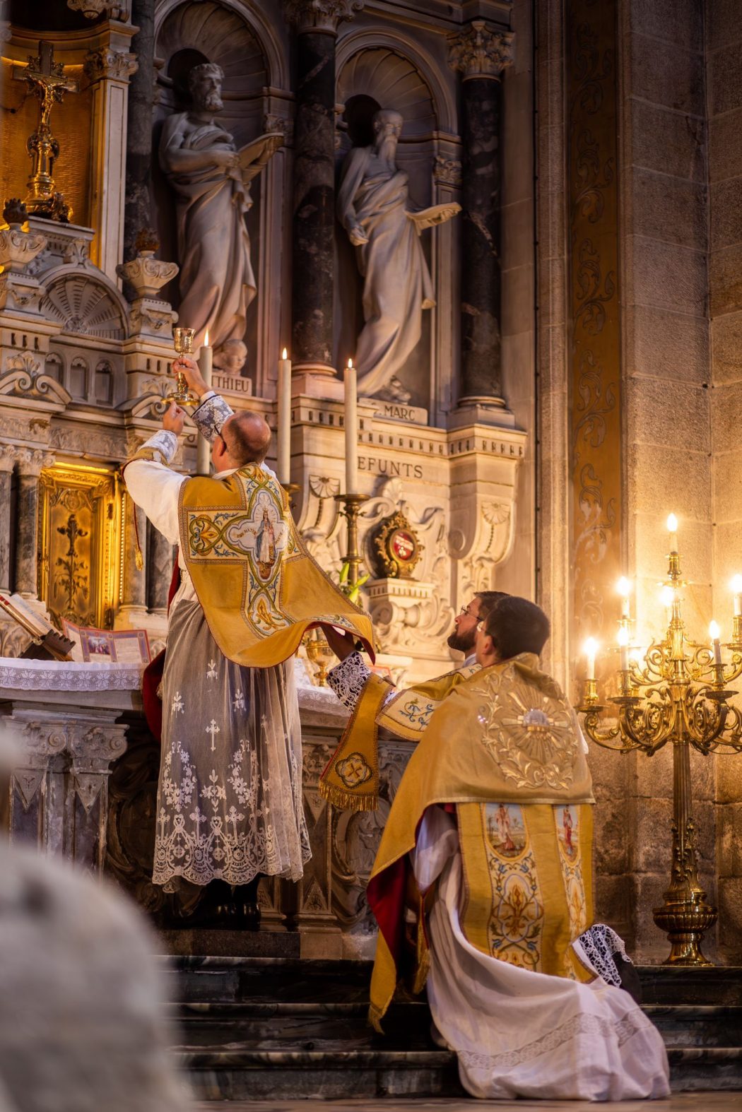 Pourquoi la liturgie traditionnelle attire-t-elle les jeunes ?