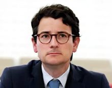 La femme du nouveau directeur général de l’ARCOM est directrice d’un think tank pro-migrants