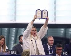 Un député européen sorti de force pour avoir osé protester contre l’avortement