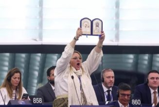 Un député européen sorti de force pour avoir osé protester contre l’avortement