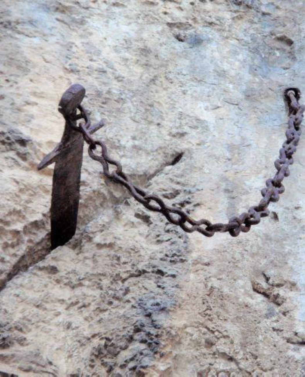 Rocamadour : l’épée Durandal encastrée dans la roche a été volée