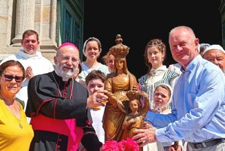 Mgr Centène lance la Troménie de Sainte-Anne