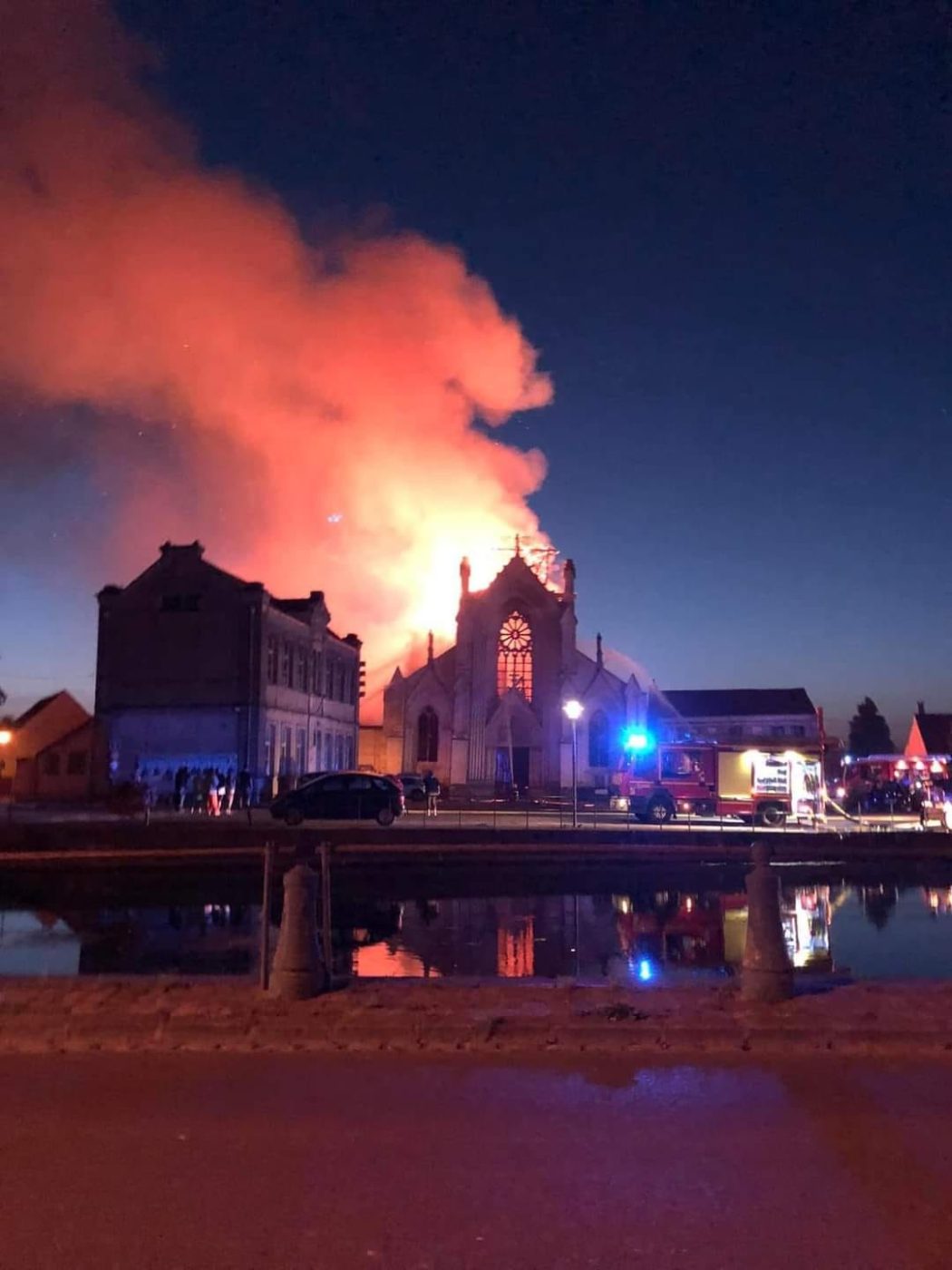 Pas-de-Calais : l’église de Saint-Omer en flammes