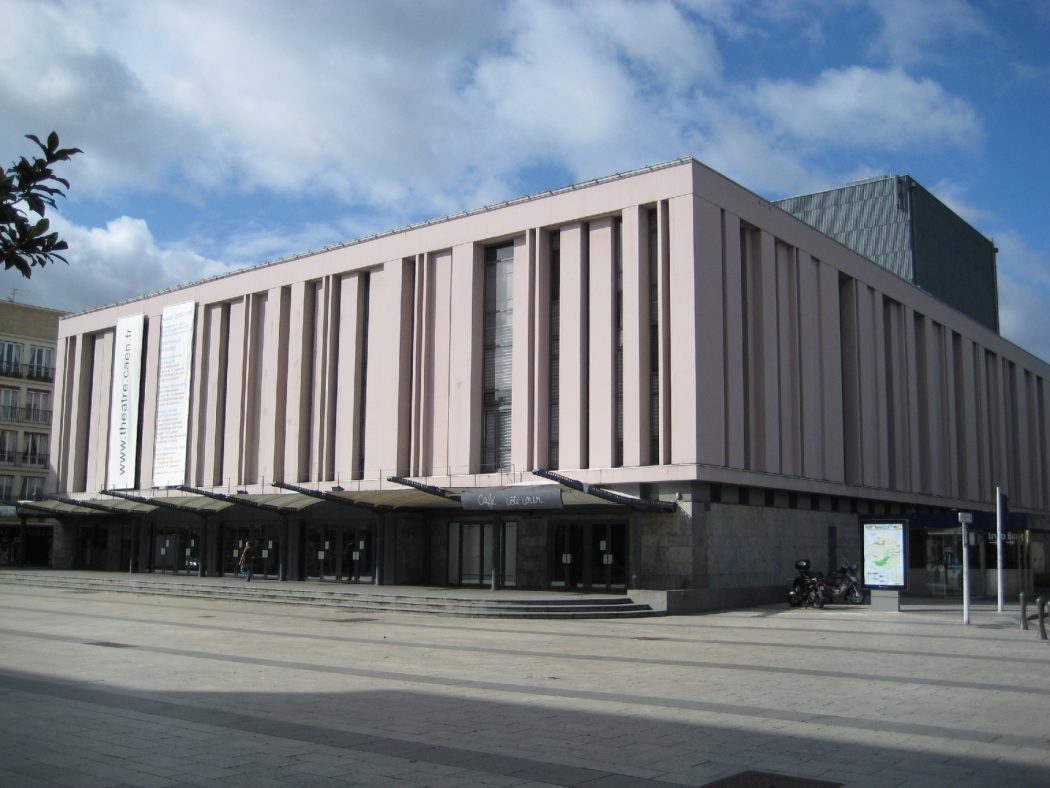 Mise en scène irrévérencieuse au théâtre de Caen