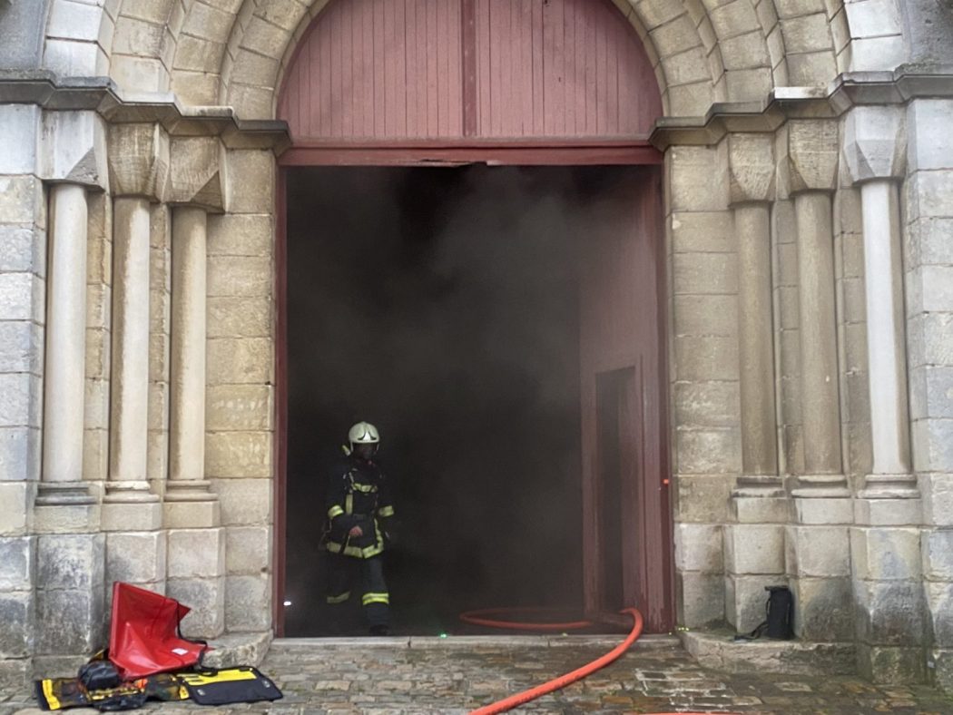 Une église incendiée à Poitiers