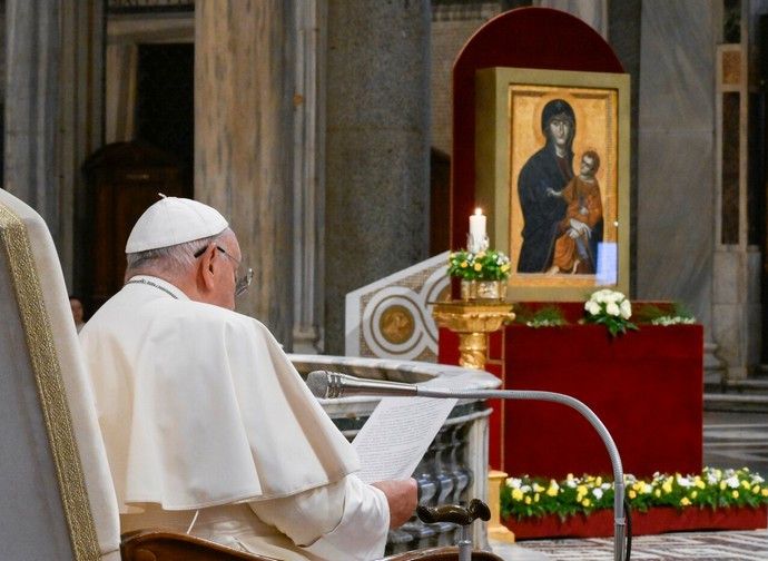 Prière du Pape François à Notre-Dame, pour implorer le don de la Paix