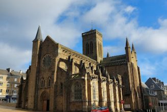 Une église profanée à Vire (14)