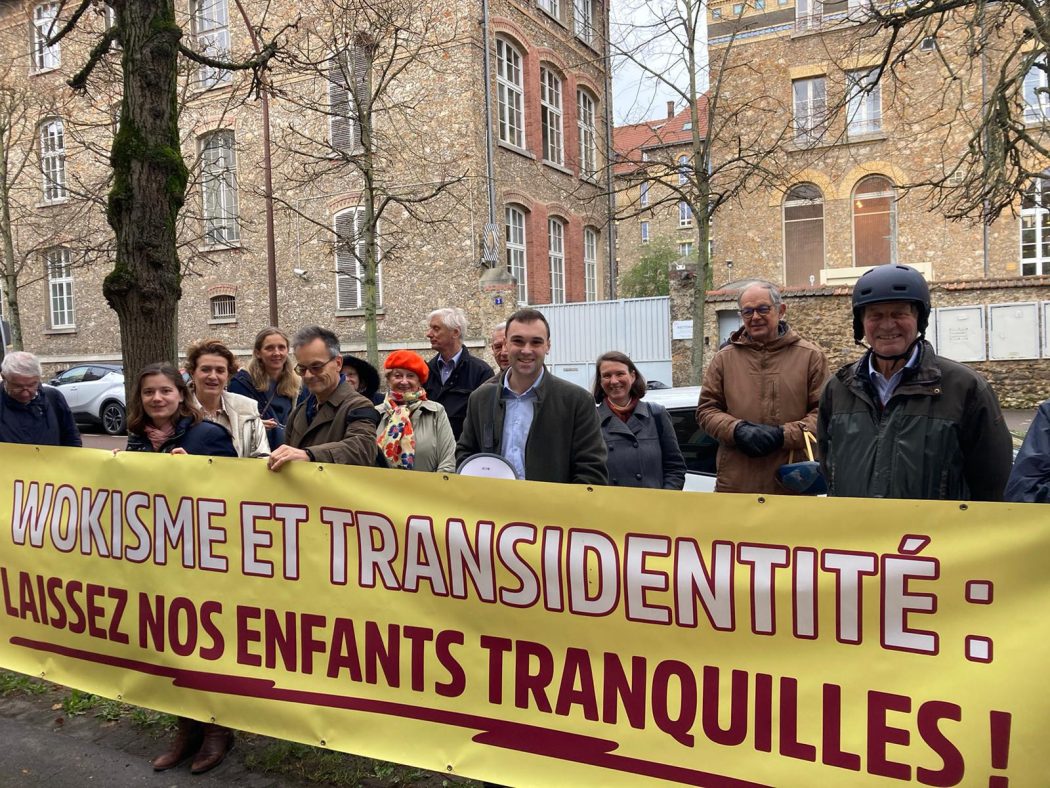 Education sexuelle dans les établissements scolaires :  des militants du Syndicat de la Famille demandent à être reçus par le Recteur de l’Académie de Versailles