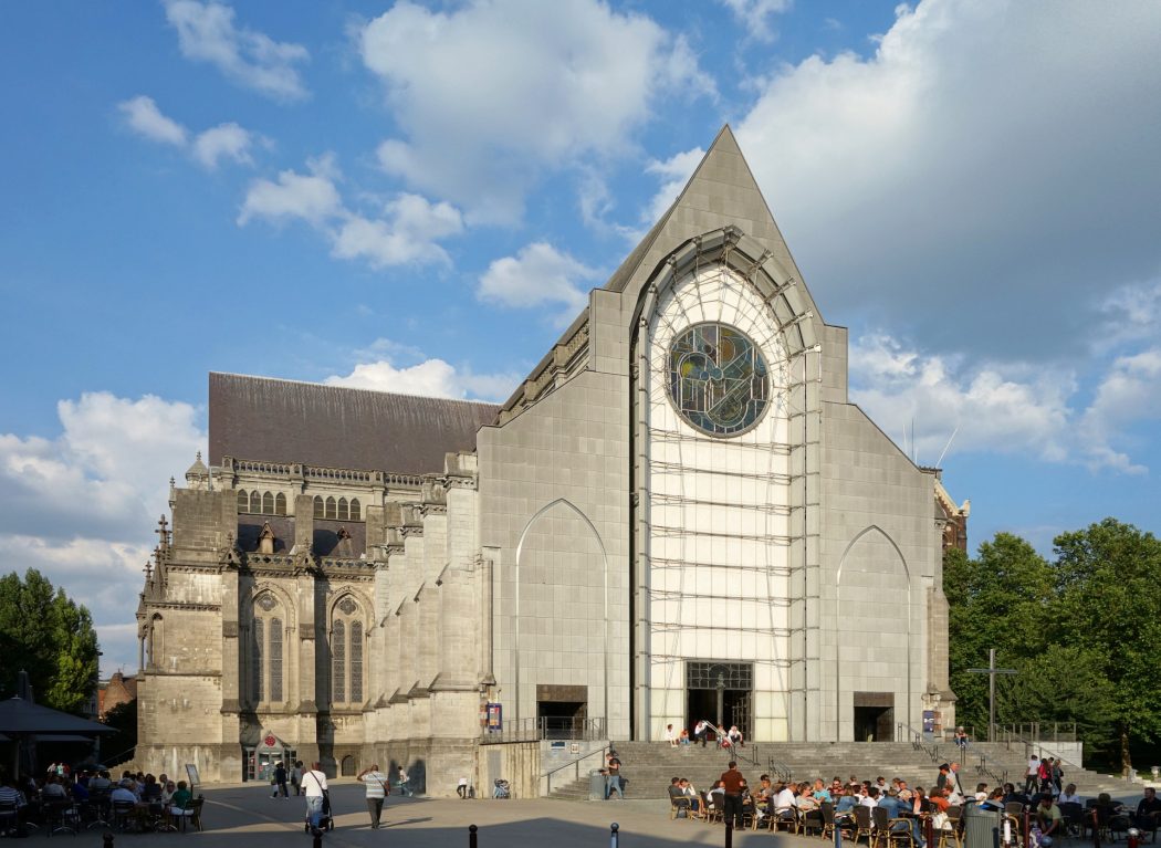 Pas de chanteur LGBT dans la cathédrale de Lille le 8 décembre. Libération joue l’étonnement