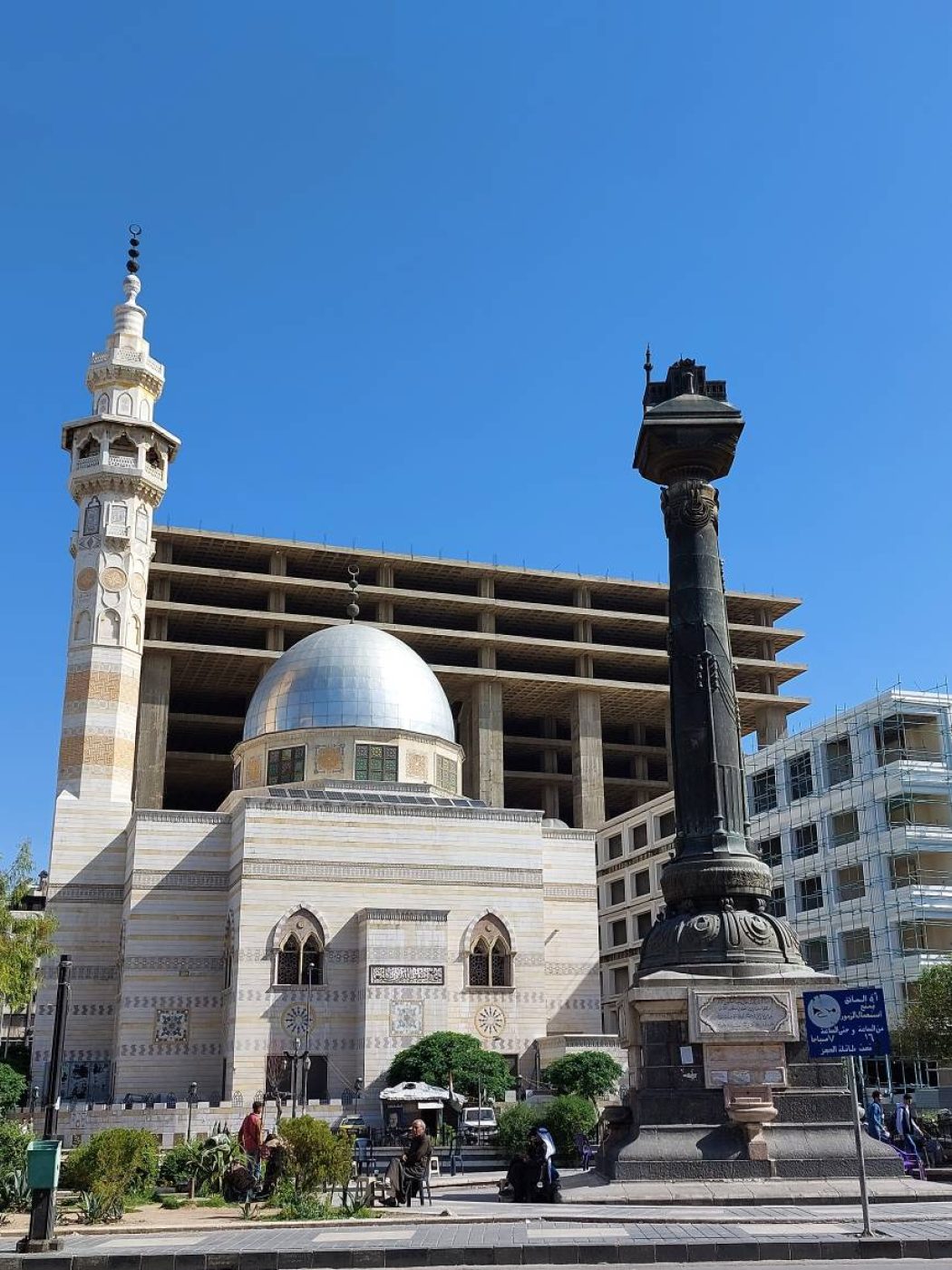 Hommage au peuple syrien et à son pays qui fut laïc, moderne, et progressiste.