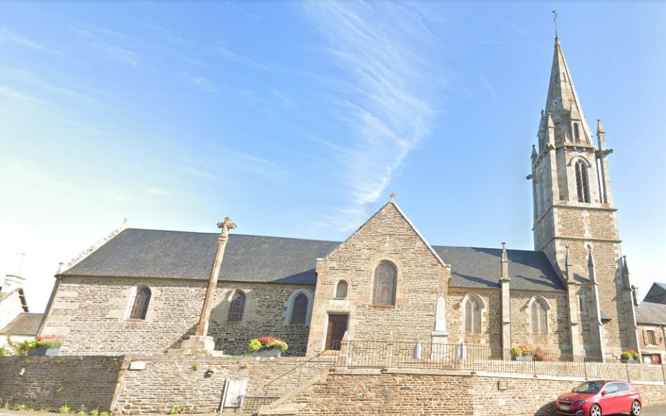 Ils volent les gouttières de l’église de Savigny-le-Vieux (50)