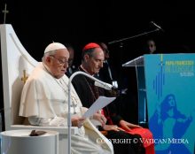 “La piété populaire révèle la présence de Dieu dans la chair vivante de l’histoire, renforce la relation avec l’Église”