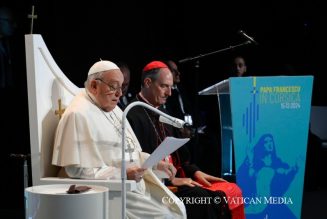 “La piété populaire révèle la présence de Dieu dans la chair vivante de l’histoire, renforce la relation avec l’Église”