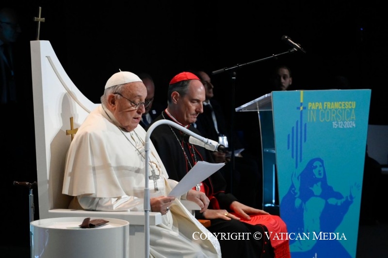 “La piété populaire révèle la présence de Dieu dans la chair vivante de l’histoire, renforce la relation avec l’Église”