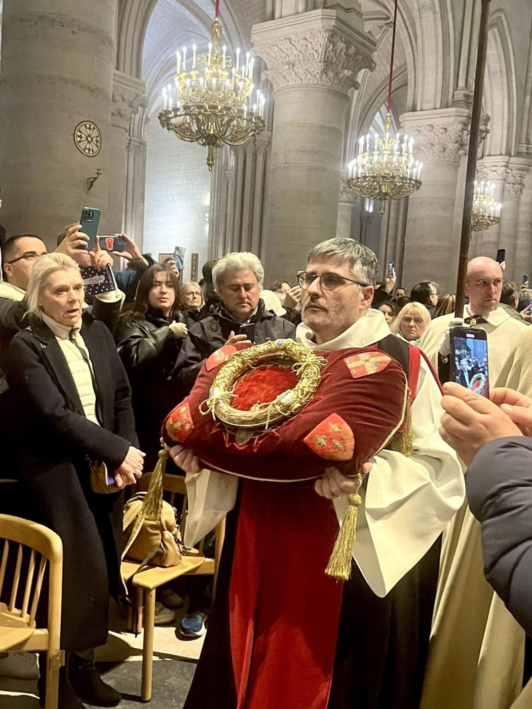 Louis de Bourbon à Notre-Dame de Paris pour le retour de la couronne d’épines