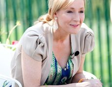 J.K. Rowling révèle les attaques qu’elle a subies pour avoir osé critiquer l’idéologie de genre