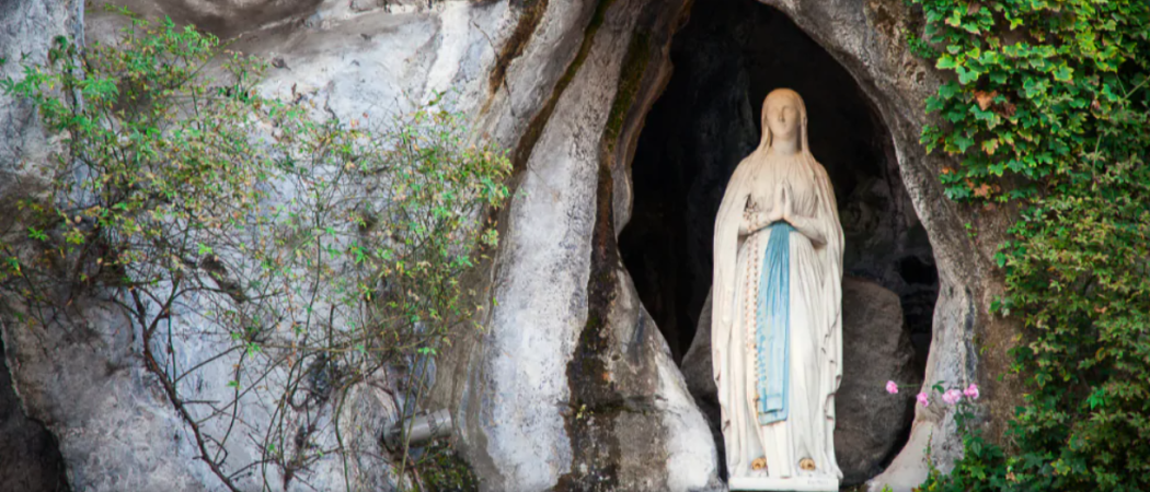 Confiez votre intention de prière à Notre-Dame de Lourdes !