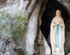 Confiez votre intention de prière à Notre-Dame de Lourdes !