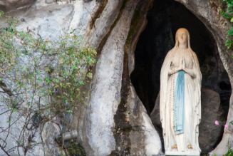 Confiez votre intention de prière à Notre-Dame de Lourdes !