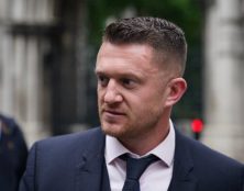 Angleterre : Tommy Robinson toujours en prison pour avoir osé dire la vérité sur les crimes de l’immigration