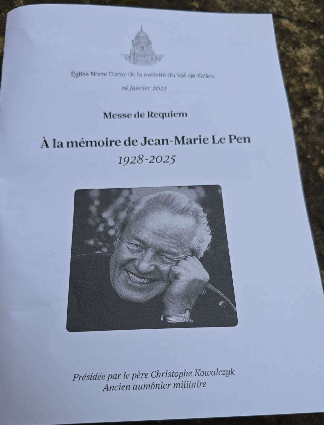 “Regarde, tu as réussi. Ton armée des sans-voix et des sans-grade s’est levée sur ton mot d’ordre : soyez fiers d’être français !”