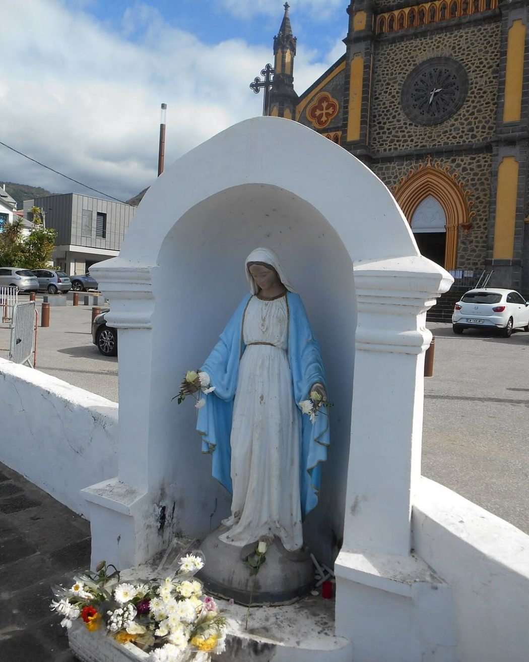 Saint-Denis (La Réunion) : des voyous profanent une statue de la Vierge Marie