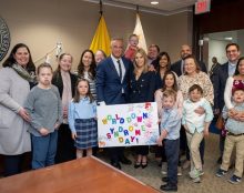 Robert F. Kennedy accueille des enfants porteurs de la trisomie à l’occasion de la Journée mondiale de la trisomie 21