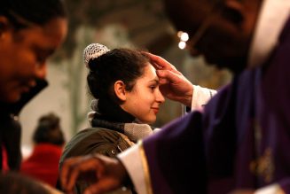 Un raz-de-marée de jeunes à la messe des cendres en France