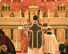 Le centenaire de l’encyclique Quas Primas sur le règne du Christ nous encourage à œuvrer, pour pénétrer d’esprit chrétien les mentalités et les mœurs, les lois et les structures