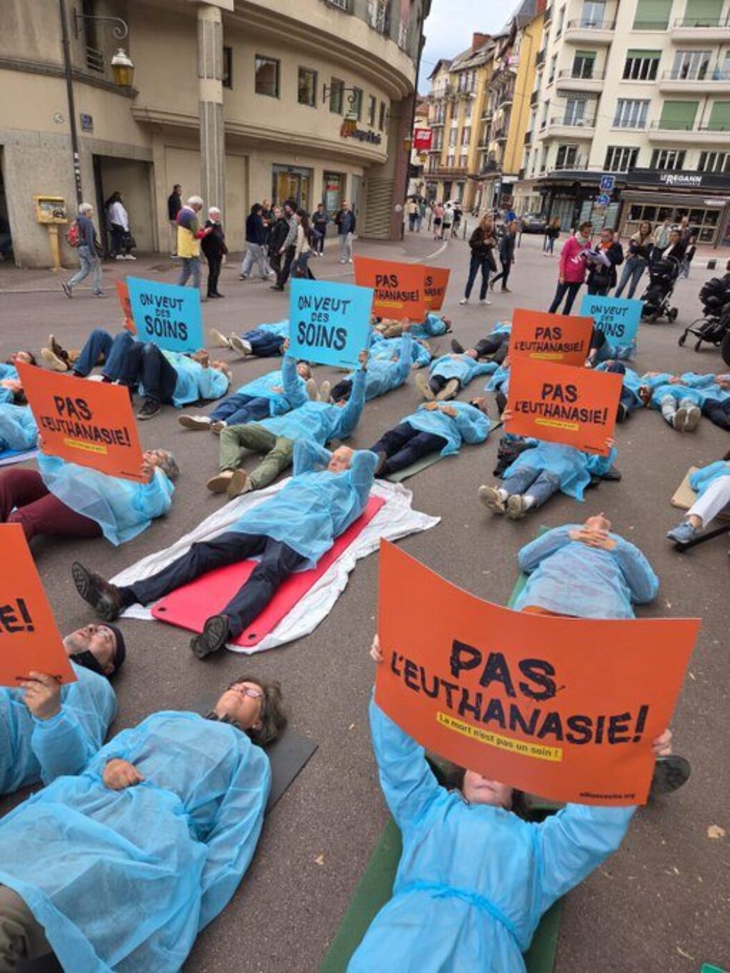Happenings dans une cinquantaine de villes pour réclamer des soins et refuser l’euthanasie
