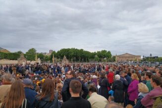 Les Veilleurs rassemblés place de la Concorde contre l’euthanasie