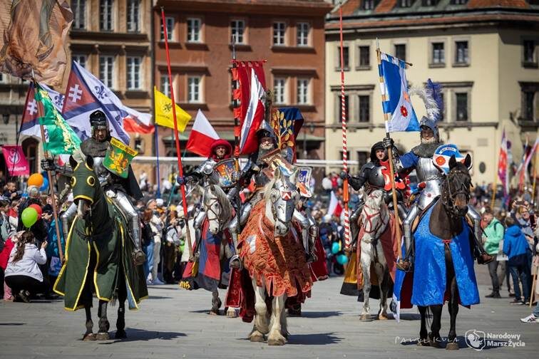 Les célébrations nationales du millénaire de la couronnement du premier roi de Pologne se poursuivent