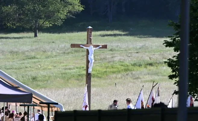 Haute-Loire : Mgr Baumgarten bénit un nouveau calvaire
