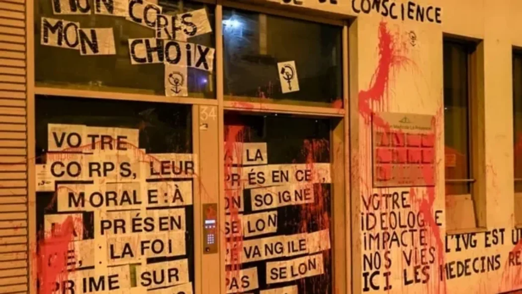Des extrémistes de l’avortement contre des médecins qui sont dans leur droit