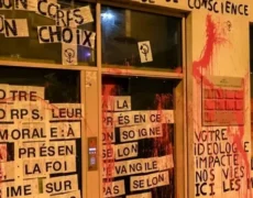 Des extrémistes de l’avortement contre des médecins qui sont dans leur droit