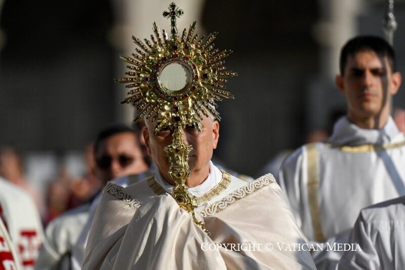 L’Eucharistie est la présence véritable, réelle et substantielle du Sauveur