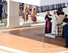 Le pape demande aux Français de “défendre la dignité intrinsèque de toute personne humaine”