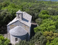 La chapelle romane Saint-Pierre-de-Castres à Tresques (Gard) retrouve sa toiture
