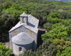 La chapelle romane Saint-Pierre-de-Castres à Tresques (Gard) retrouve sa toiture