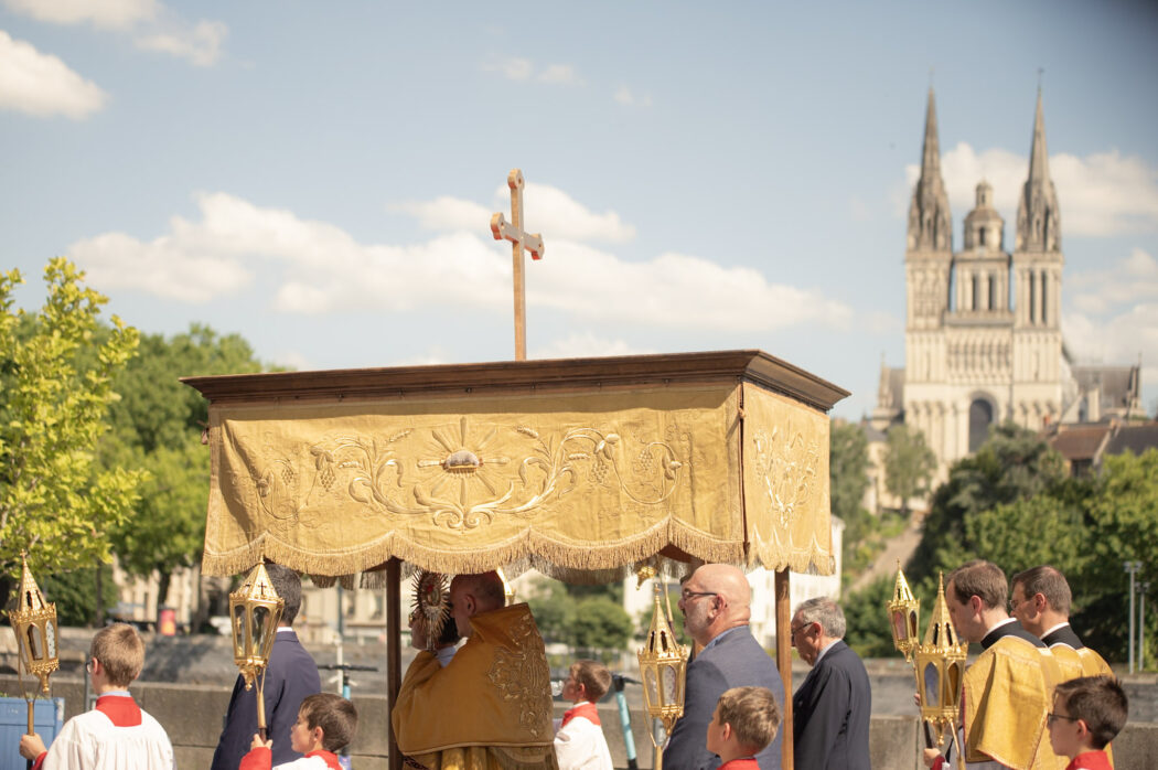 La 11ème édition du renouveau du Grand Sacre d’Angers : un succès brûlant !