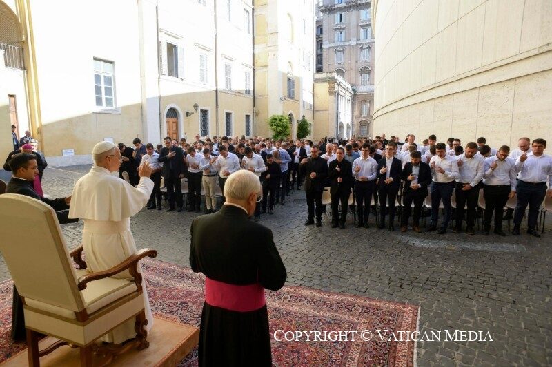 Le célibat des prêtres, un charisme à reconnaître, soigner et éduquer